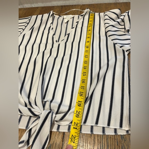 🤍Lavender Field – White & Navy Striped Tie-Front Blouse – Size S - Picture 4 of 7